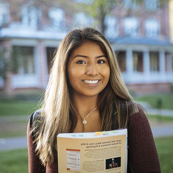 Photo of student Eileen Davilla, class of 2020 and her quote about Agnes Scott SUMMIT.